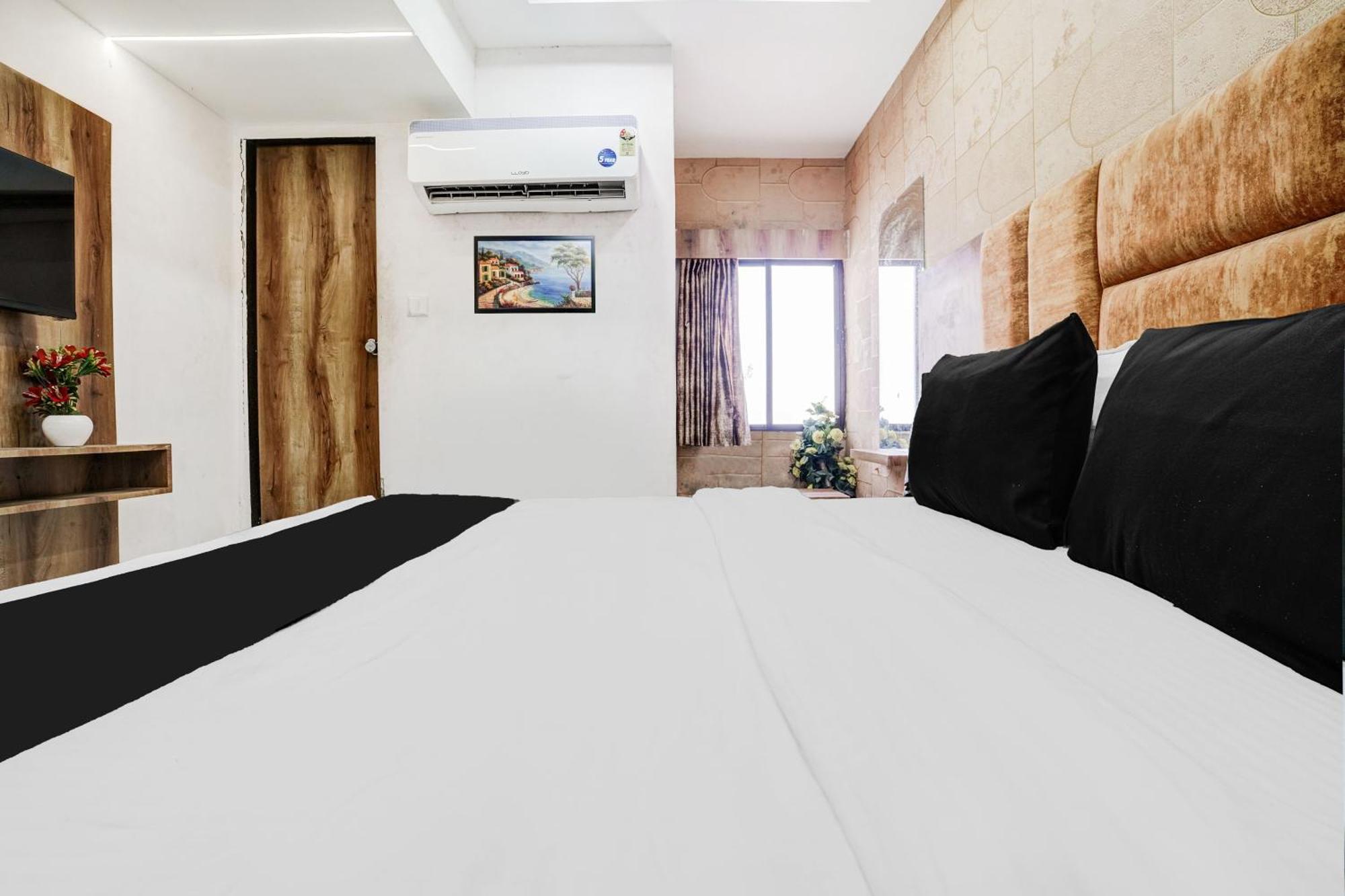 Super Collection O Maninagar Near Railway Station Formerly A1 Residency Ahmedabad Exterior photo