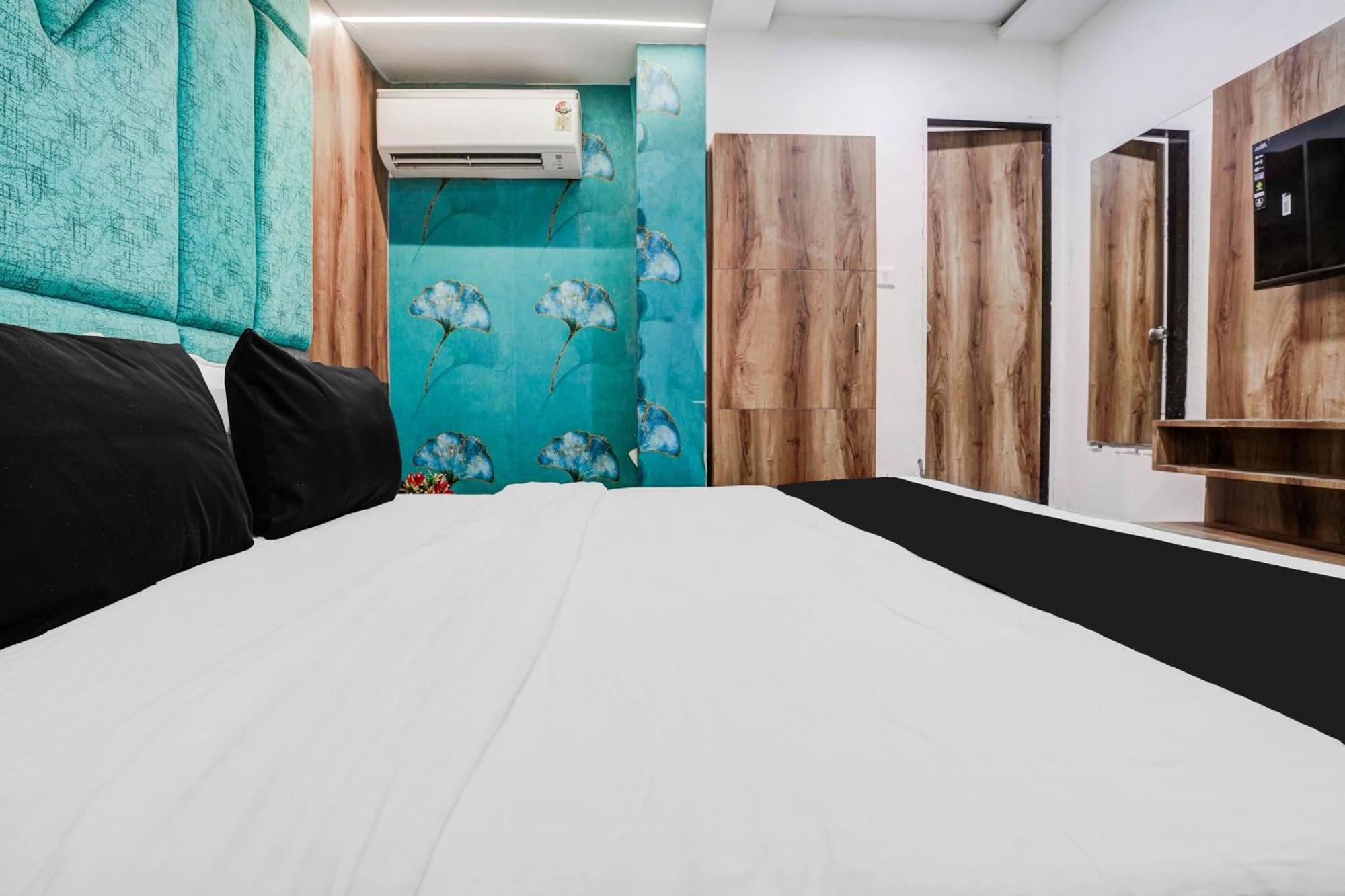 Super Collection O Maninagar Near Railway Station Formerly A1 Residency Ahmedabad Exterior photo
