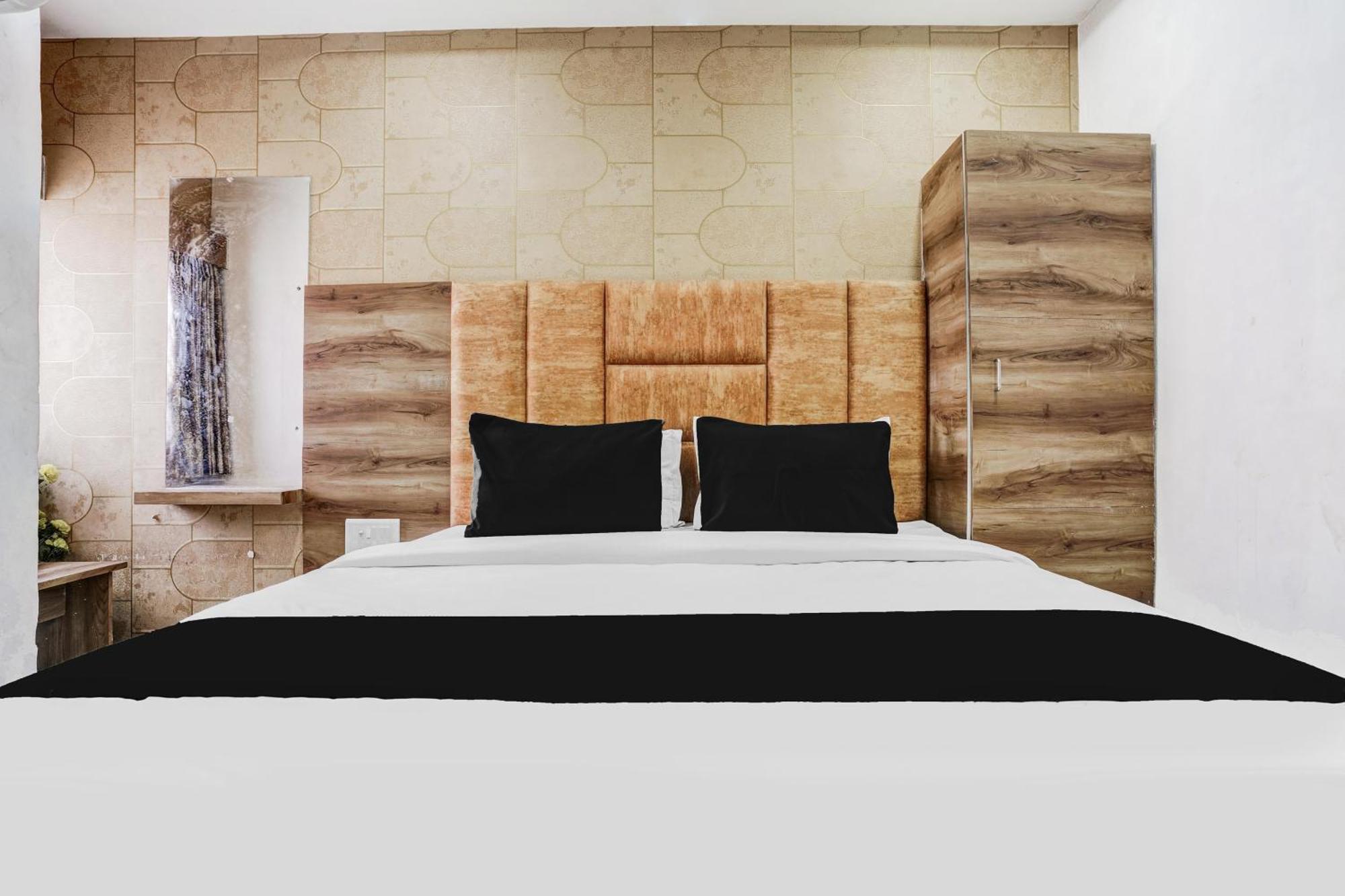 Super Collection O Maninagar Near Railway Station Formerly A1 Residency Ahmedabad Exterior photo