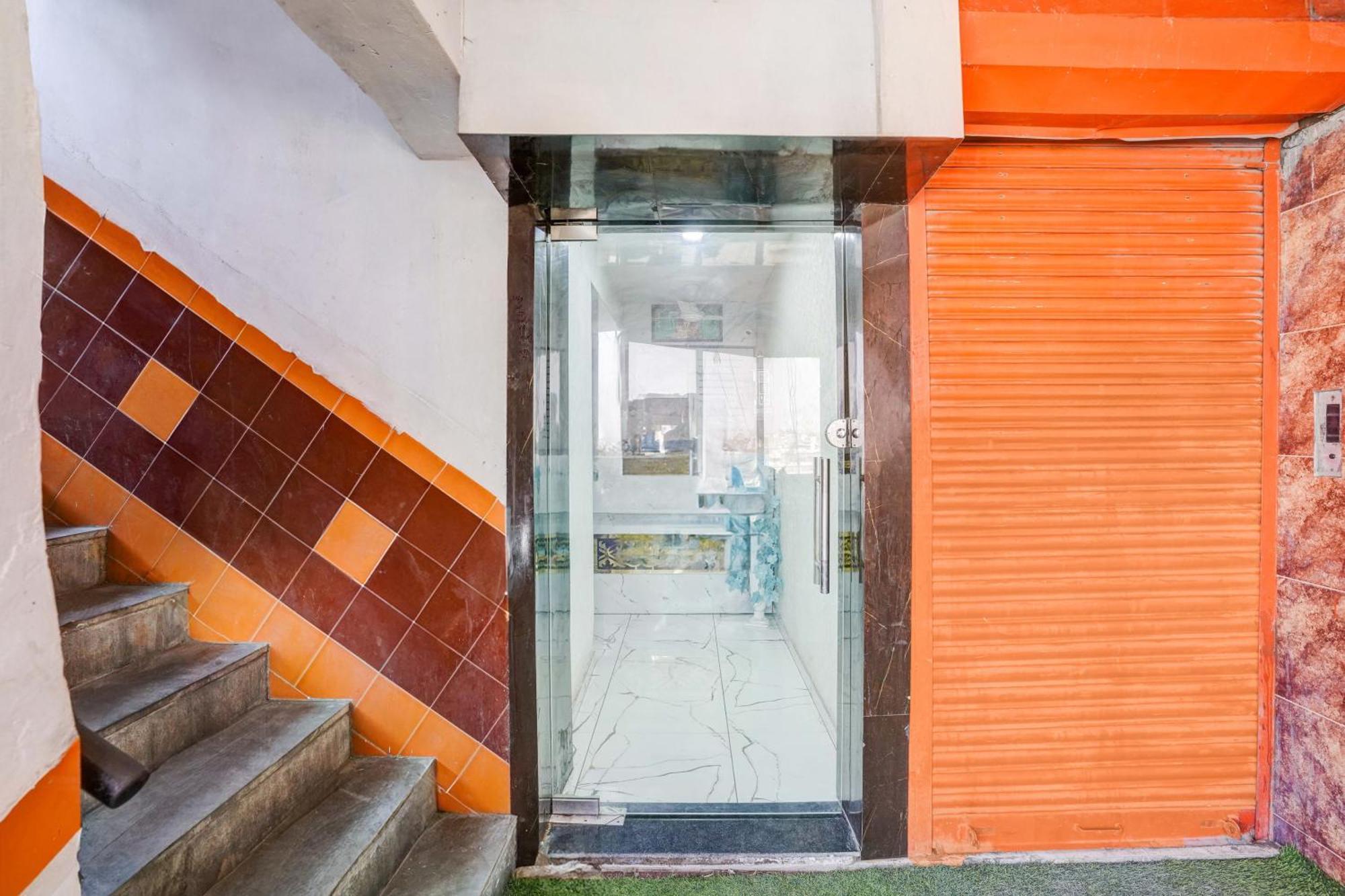 Super Collection O Maninagar Near Railway Station Formerly A1 Residency Ahmedabad Exterior photo